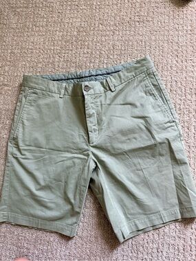 NWT Scott Barber Men’s Stretch Chino Shorts – Size 34 – Sage Green